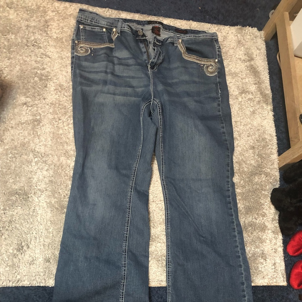 Earl jeans size 20W. Bling pocket design